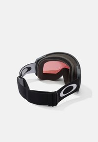 Ochelari de schi negri cu lentile roz-tintate, umplutură din spumă și o curea elastică ajustabilă neagră cu un logo alb Oakley.