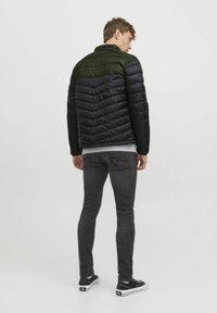 Jack & Jones JJEHERO PUFFER COLLAR - Giacca invernale - rosin