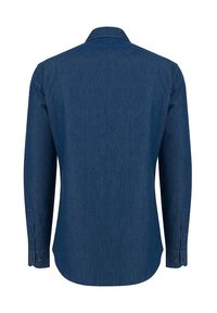 Ciemnoniebieska, długorzędowa koszula z denimu z zapięciami na guziki, pokazana z tyłu na białym tle.