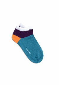 Bunte Knöchelsocken mit einem türkisfarbenen Körper, lila und weißen Bündchen sowie einer orangefarbenen Ferse. Der Text an der Seite lautet "DIE ARCITE BUCHTEN."