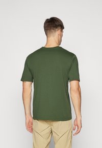 Patagonia DAILY POCKET TEE - Paprasti marškinėliai - torrey pine green