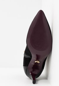 Tamaris Heart & Sole Stivaletti con tacco - black