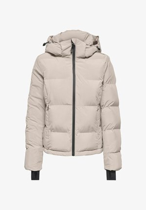 Giacca a vento puffa beige chiaro con chiusura a zip, cappuccio e polsini elasticizzati. Presenta sezioni trapuntate e una texture liscia.