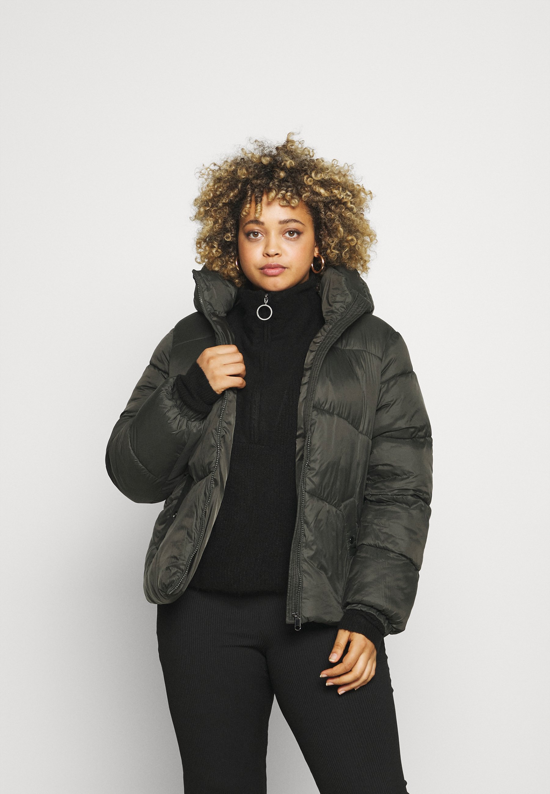 Vero Moda Curve VMUPSALA SHORT JACKET 