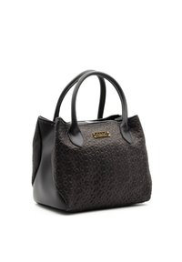 Czarna torebka z teksturowanym geometrycznym wzorem, skórzanymi uchwytami, złotym akcentem logo, usztywnionym kształtem i gładkim wykończeniem.