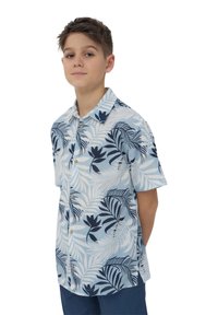 Camicetta a maniche corte con bottoni realizzata in tessuto leggero, con uno sfondo azzurro chiaro e motivi floreali blu scuro, completata da bottoni in legno.