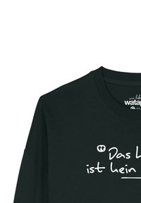 Zwarte sweatshirt met een ronde hals en verlaagde schouders. Bevat witte tekst in een handgeschreven lettertype met aanhalingstekens. Zachte stoftextuur.