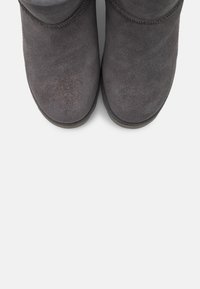Colors of California Tronchetti - grey