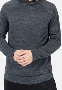 Langarmshirt in Dunkelgrau, aus strukturiertem Stoff. Verfügt über einen Stehkragen und ein Logo unten rechts. Eignet sich gut für Sportbekleidung.