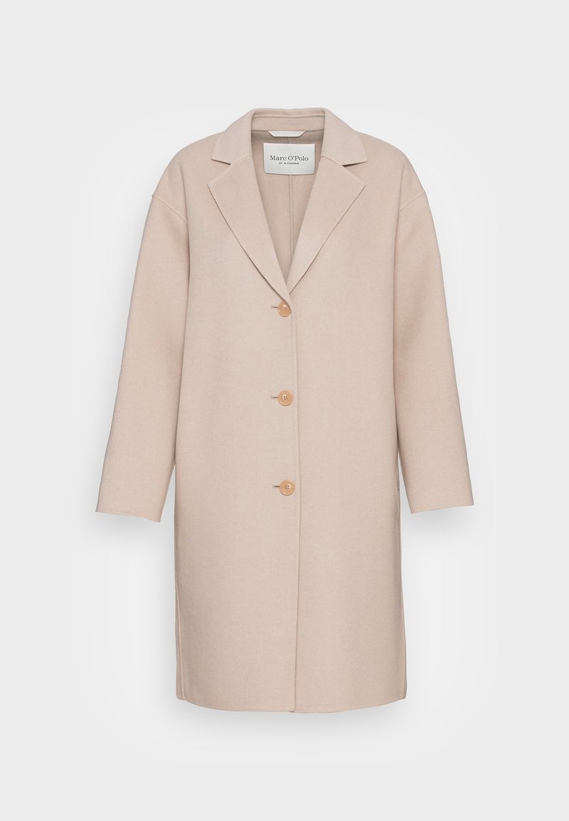 Beige uld-blandet frakke med spids krave, frontknapper og trekvartærmer. Har en afslappet pasform og minimalistisk design.