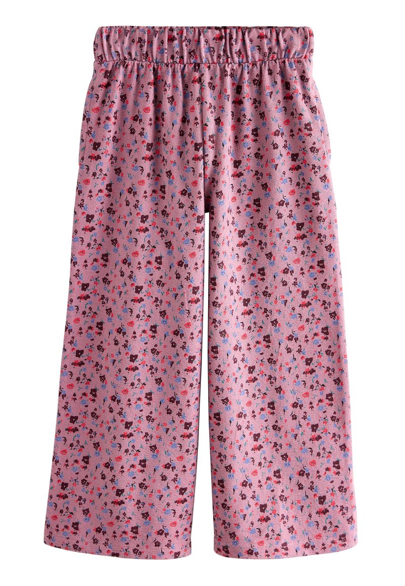 Pantaloni floreali rosa con una cintura elastica, caratterizzati da un motivo di piccoli fiori rossi, blu e scuri su un tessuto morbido e strutturato.