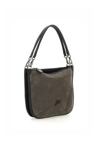 Borsa a spalla in suede grigio con dettagli in pelle nera, chiusura con doppia zip e due manici superiori. Presenta un branding discreto sulla parte anteriore.