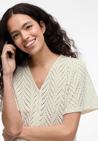 VILA KURZARM VIDELAIA V-AUSSCHNITT - Bluse - birch