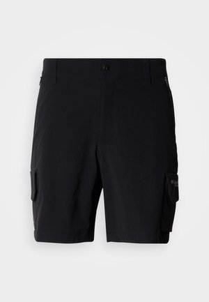 Μαύρα cargo σορτς μεσαίου μήκους με φερμουάρ στις πλαϊνές τσέπες και θηλιές για ζώνη, σχεδιασμένα για υπαίθριες δραστηριότητες.