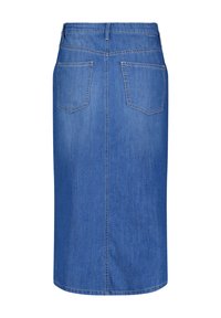 Jupe en denim bleu moyen, longueur genou, avec une coupe droite. Elle possède deux poches arrière et une couture visible au centre.