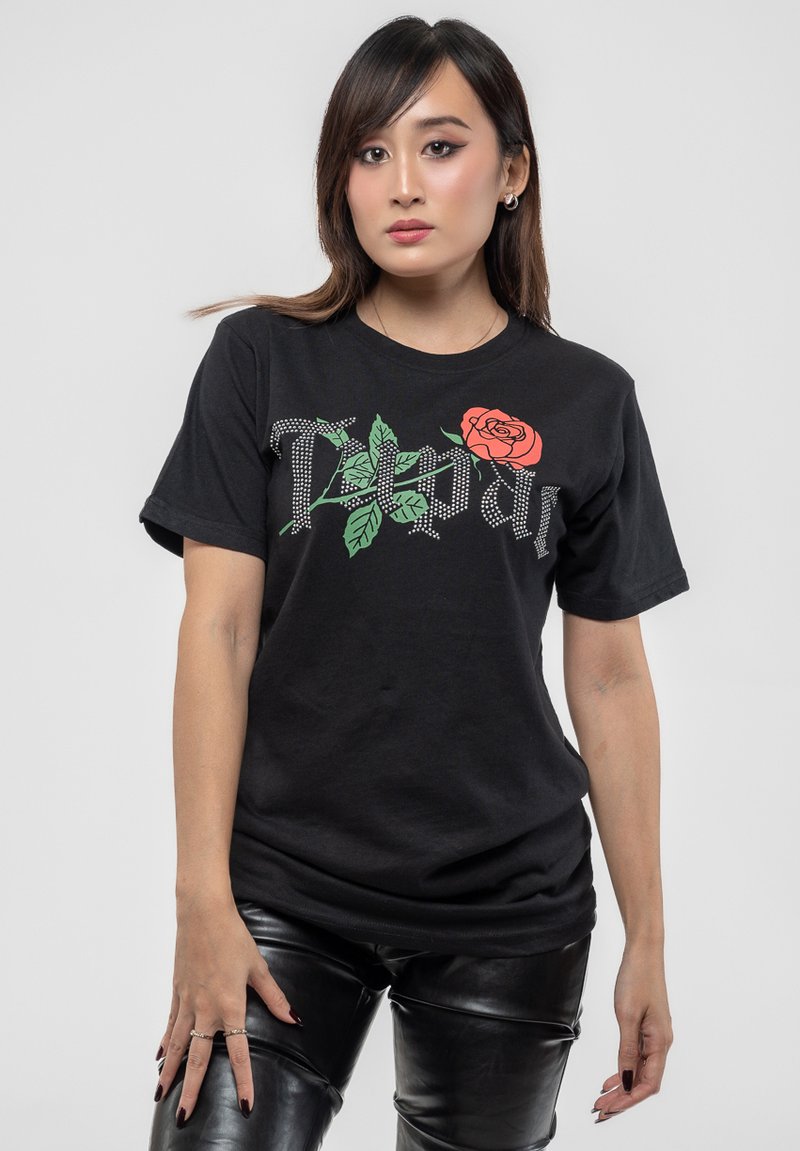 Black cotton T-shirt featuring a floral design with a red rose and greenery, highlighted by rhinestones forming the word “Espan.”