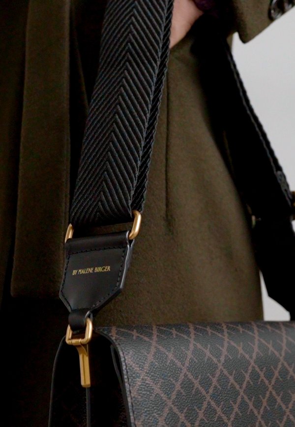 LOENNA - Cross body bag - dark chokolate2