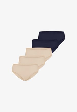 Fünf nahtlose Damen-Slips, drei beige und zwei dunkelblau, diagonal auf weißem Hintergrund angeordnet.
