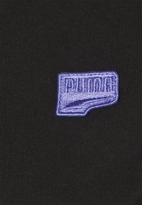 Puma DOWNTOWN SMALL LOGO TEE - T-shirt z nadrukiem