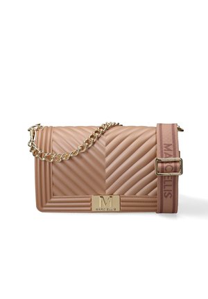 Borsa a tracolla beige trapuntata con catena dorata, tracolla in tessuto regolabile con scritta "Marc Ellis" e targhetta con logo dorato sulla pattina frontale.
