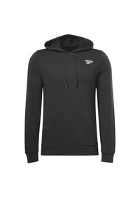 Sudadera con capucha negra, hecha de una tela suave, con un bolsillo canguro, cordones en la capucha y un pequeño logo de Reebok en el pecho.