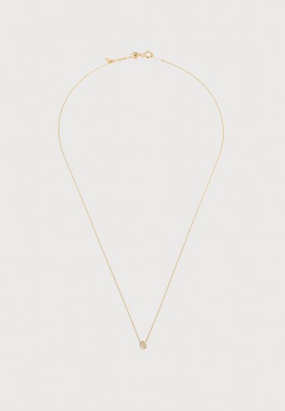Λεπτό χρυσό κολιέ αλυσίδα με ένα μικρό στρογγυλό διαμαντένιο μενταγιόν και κούμπωμα ελατηρίου σε ανοιχτό φόντο.
