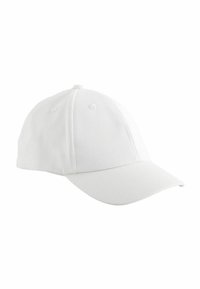 Hvid baseballkasket lavet af bomuld med en buet skygge, seks-panel design og ventilationshuller, der viser en glat tekstur.