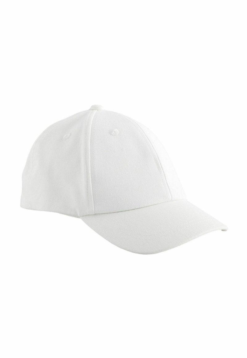 Hvid baseballkasket lavet af bomuld med en buet skygge, seks-panel design og ventilationshuller, der viser en glat tekstur.