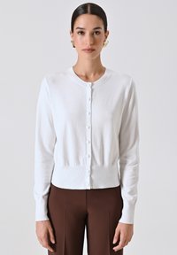 Unausgewählt, white