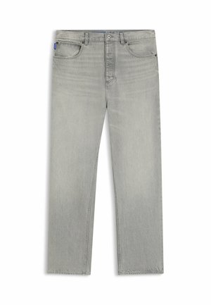 Jean en denim gris clair avec bouton et fermeture éclair à l'avant, passants de ceinture et style cinq poches posé à plat sur fond blanc.