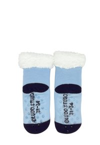 Calcetines azules y marinos con puños de forro polar blanco, decorados con un patrón de agarres antideslizantes y el texto "es asombroso" en negro. Textura suave y diseño acogedor.