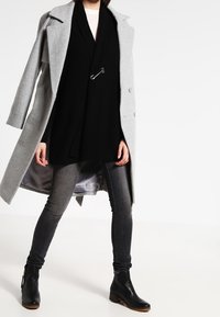 HUGO Kofta - black