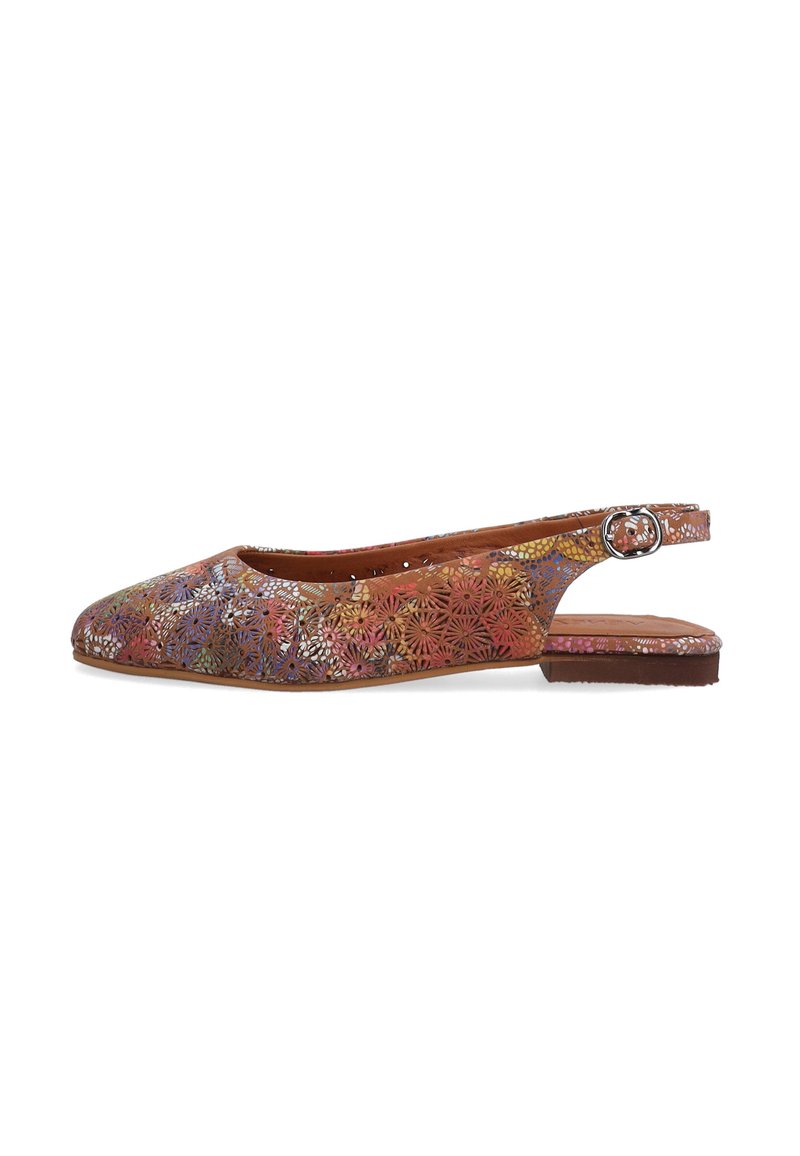 Lodičky se slingback stylem, s květinovým výřezem, vícero barvami růžové, modré a hnědé, a s nízkým podpatkem. Doplňují je nastavitelné spony.