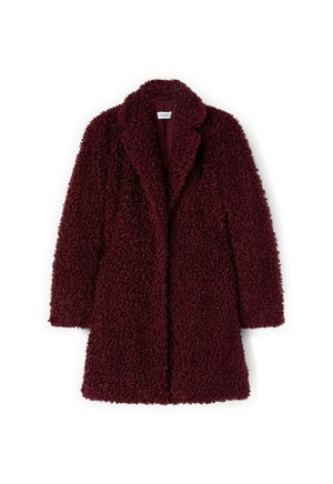 Manteau bourgogne texturé avec un extérieur doux et duveteux, col à cran et manches longues. Ouverture devant sans fermetures visibles.
