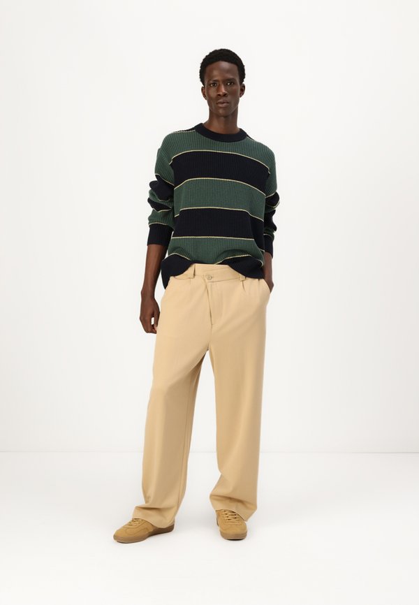 Oversized Striped Crew Sweater - Jumper2