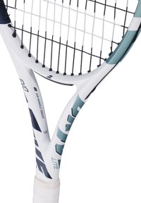 Tennisketcher med en hvid ramme, prydet med teal accenter. Inkluderer et struktureret greb og et sort snoremønster på hovedet.