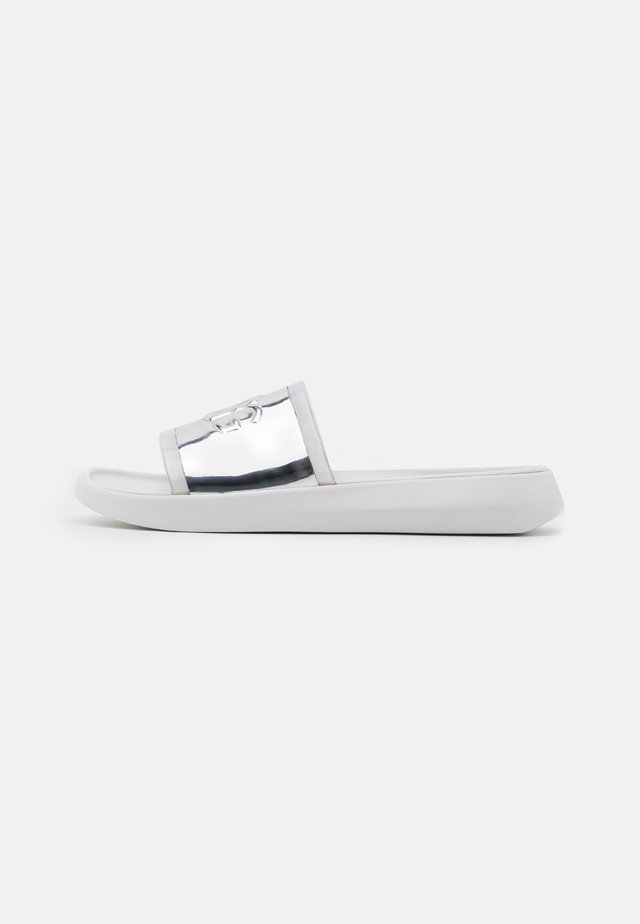 HILAMA SLIDE - Pantolette flach - white