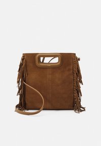 Braune Wildlederhandtasche mit fransigen Kanten, rechteckiger Form und einem oberen Griff. Verfügt über einen abnehmbaren Riemen und glatte Akzente rund um den Griff.