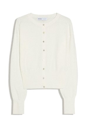 Fehér, hosszú ujjú, rövidített kardigán kerek nyakkivágással és elöl nyolc kis gomb sorával.