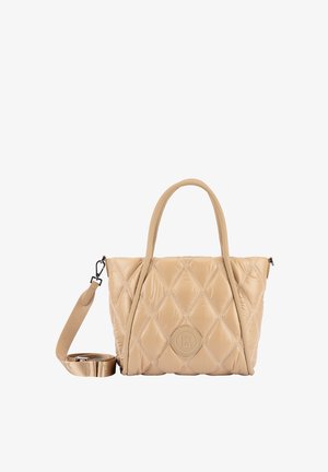 Beżowa pikowana torebka wykonana z materiału syntetycznego, wyposażona w podwójne uchwyty, odpinany pasek oraz okrągły akcent z logo.
