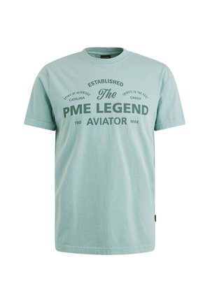 Mintgrünes Baumwoll-T-Shirt mit Rundhalsausschnitt, das gewagte Drucktexte in Dunkelgrün zeigt, die "PME Legend" und dazugehörige Designs beschreiben.