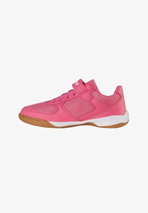 Rosa niedriger Sportschuh mit Mesh-Einsätzen, Schnürung vorne, Riemenverschluss, weißer Zwischensohle und brauner Gummilaufsohle.