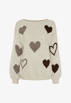 Creme strikket sweater med brune og grå solide og konturerede hjertepatterner på fronten og ærmerne, der har en bred rund hals.