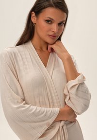 ESOTIQ JENIUS piaskowy