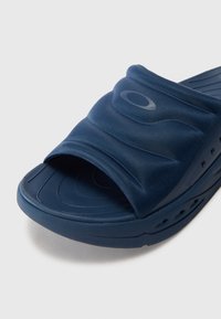 Oakley - Sandały kąpielowe
