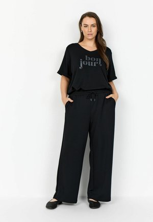 - Spodnie treningowe