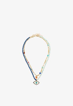 Dwuwarstwowy naszyjnik z koralików w kolorach złotym, niebieskim i białym, z małą pomarańczową zawieszką w kształcie serca oraz zawieszką w kształcie oka z kolorami czarnym, białym i turkusowym.