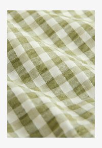 Unselected, green