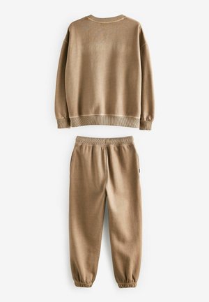 Beige Sweatshirt mit gerippten Bündchen und Saum, kombiniert mit passenden Jogginghosen mit elastischem Bund und zulaufenden Beinen. Weicher, strukturiertes Gewebe.