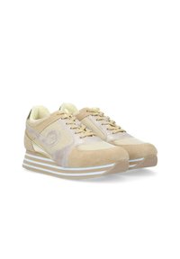 Beige sportieve schoenen met een bovenwerk van suede en mesh, lichtgekleurde veters, logo-detail en een gestreepte rubberen zool voor extra grip.